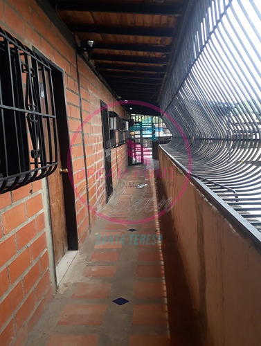 Imagen 8 de 8 de Venta De Casa Con Locales, Ubicado En El Centro De Santa Teresa Del Tuy.