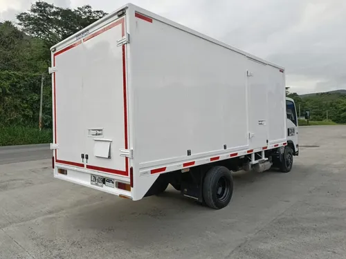 Como Nueva Chevrolet Nqr 2023 Furgon Carga Seca Con 30.000km