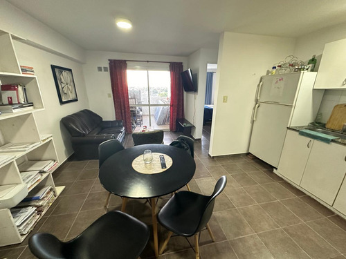 Venta Departamento 1 Dorm, Alberdi Sobre Av Colon.