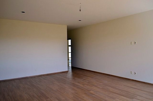 Casa En Venta, Ubicada En Loma De Valle Escondido Cod. Ev1283