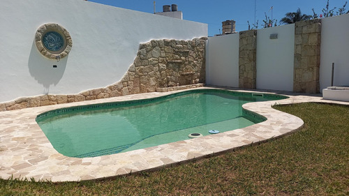 Hermosa Casa 4 Dormit, Pileta Con Caldera, Quincho, Baño Con Jacuzzi. B° Villa Cabrera