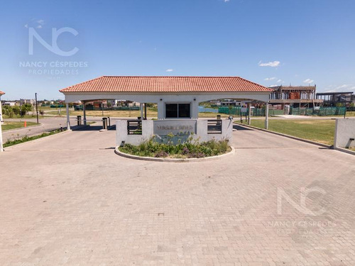 Lote En Venta En Barrio Magallanes. Oportunidad!!