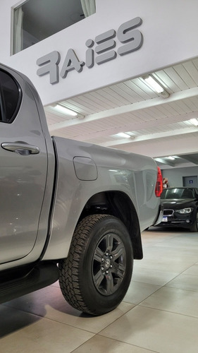 Imagen 17 de 18 de Toyota Hilux 2021 2.8 Cd Srv 177cv 4x2 At