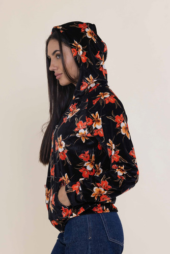Campera Capucha Liviana Plush Estampada Floreada Scombro