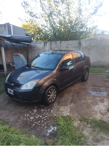 Ford Fiesta Max Sedan Cuatro Puertas