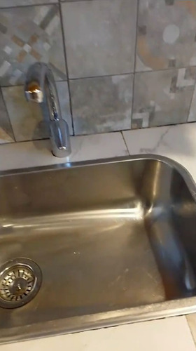 Dueño Vende Local En Vte. López , A 100 Metros Centro Comercial De V. Martelli ( Calle Laprida) , Equipado Con Cocina Completa, Baño Compl., Entrepiso , Baulera, Etc.
