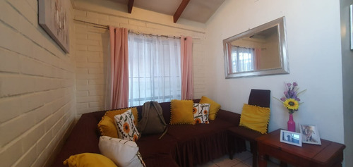 Casa En Venta En Los Ministros, Barrio Las Rosas. Maipú