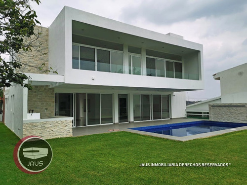 Bonita Residencia En Lomas De Cocoyoc.