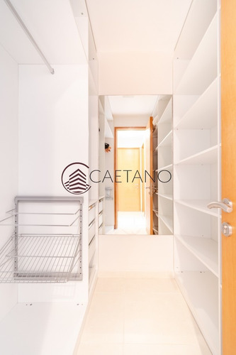 Venta De Apartamento Piso Alto A Pasos De Playa Mansa, Tres Dormitorios Más Servicio- Ref: 2659