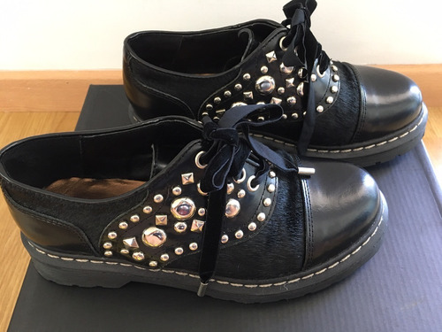 Zapato Abotinado Acordonado Cuero Mujer. Prune. Impecable!