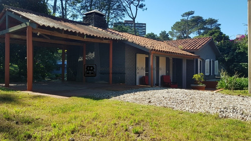 Casa En Mansa - Punta Del Este- Ref: 1723