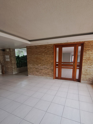 Apartamento En Venta. Urb. Miranda No Incluye Mobiliario