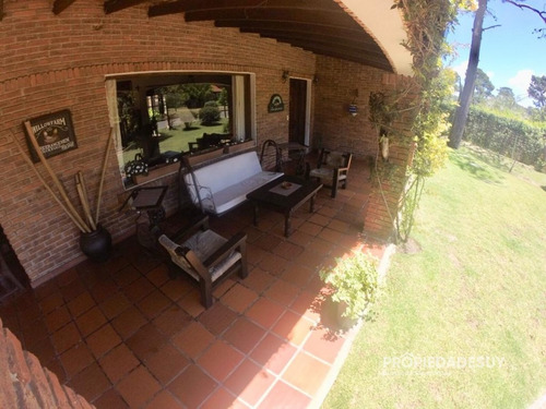 Muy Lindo Chalet De Tres Dormitorios-ref:873