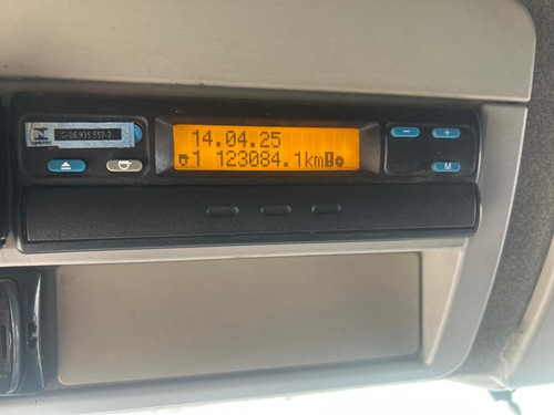 Iveco Cursor 330, 4x2, Teto Alto Ano 2011