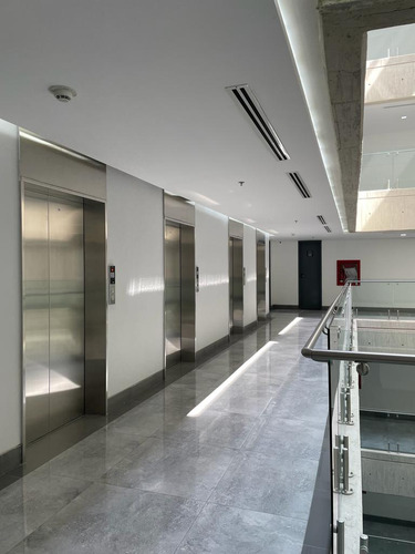 Oficinas En Venta 125 M2 - Urb. Los Naranjos Del Cafetal