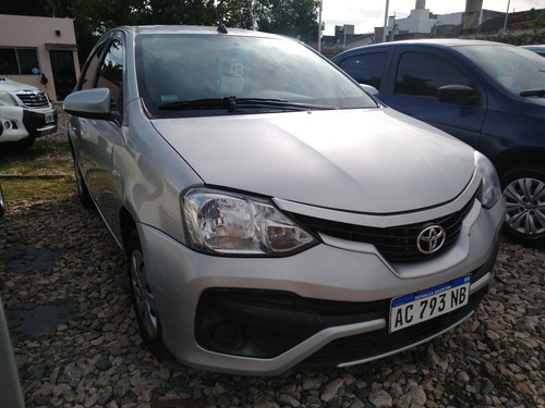 Toyota Etios 1.5 Xs Excelente! Permuto! Financio!