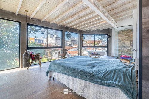 Venta - 2 Casas Con Gran Parque Y Pileta - Zona Pompeya