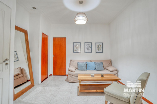 Casa En Venta En Olivos 4 Ambientes, 2 Dormitorios Con Vestidor, Patio Propio. A 2 Cuadras De Av.