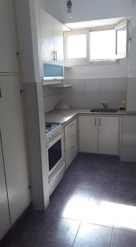 Imagen 6 de 6 de Se Vende Departamento Al Frente Con 2 Dormitorios Y 2 Balcones. Zona Centro.