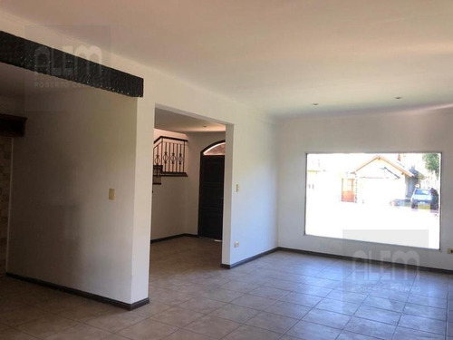 Imagen 4 de 23 de - Echeverria Del Lago- 4 Dormitorios- 2 En Suite-