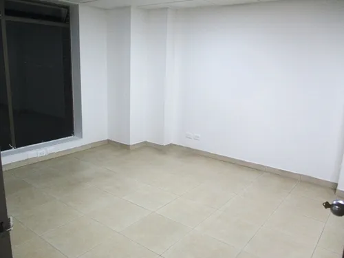 Arriendo Oficina 508 Chapinero Quinto Piso De 34mt Un Solo Espacio Iluminada Sol En La Tarde Luces Led Piso En Cerámica Un Baño Privado Y 6 Baterías De Baños Comunales Ascensor Escaleras De Emergencia