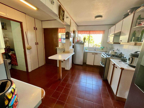 Amplia Casa De 8d+6b+3e+piscina (68712)