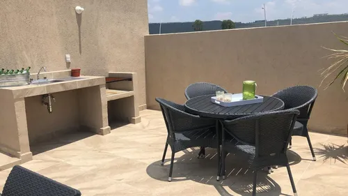 Se Vende Casa Entre El Refugio Y Zibata, 3 Recamaras, 2.5 Baños, Jardín, Roof Ga