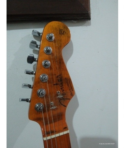 Guitarra Fender Stratocaster ( Chinesa)