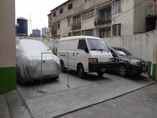 Edificio En Venta / Municipio Guaicaipuro Los Teques Yo 25-15970