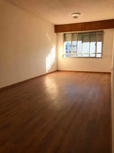 Piso Alto, Comodo, 1 Dorm, Placard, Vig, Bajos Gc