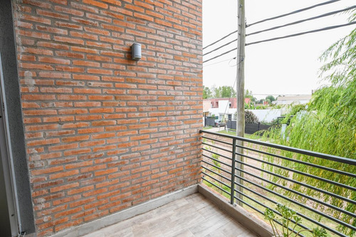 Departamento De 2 Dormitorios En Venta - Duplex - Tierra Nueva - Fisherton