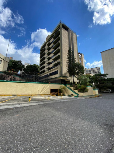 Alquiler/apto/ Las Palmas/ 139 M2/ 3hab+serv/3baños/2 Puestos/ 1 Maletero