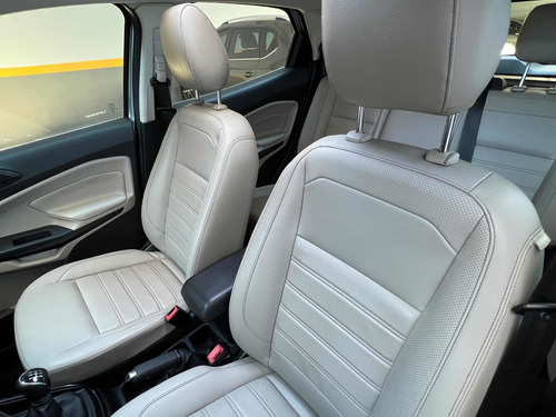 Imagen 18 de 25 de Ford Ecosport Titanium 2019 / Caja Manual / Cuero