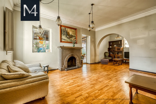 Casa En Venta De 4 Dorm. En Ñuñoa