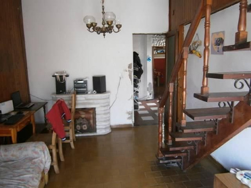 Casa De 4 Amb., En 2 Plantas Y A Dos Cuadras De Av. Mitre