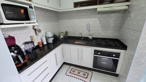 Apartamento Com Móveis Planejados, Sacada Com Vidro Articulado, Vaga De Garagem Coberta, 3 Quartos, Lavanderia Grande, Cozinha Planejada, Piso Eucatex Madeira E Elétrica Nova