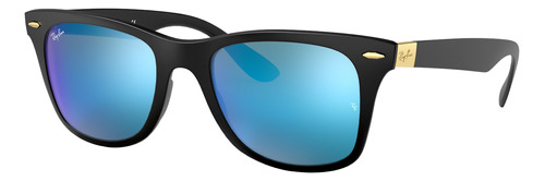 Anteojos de sol Ray-Ban Wayfarer Liteforce Standard con marco de peek color matte black, lente blue de policarbonato espejada, varilla matte black de peek - RB4195