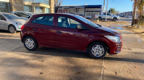 Imagen 3 de 17 de Chevrolet Onix 2018 1.4 Joy Ls + 98cv