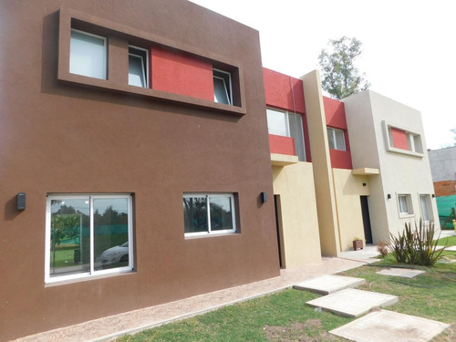 Imagen 1 de 18 de Casa En Venta - Francisco Alvarez