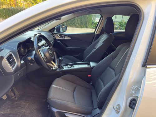 Mazda 3 2.0 V Mt Skyactiv Año 2020 80.000 Km