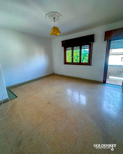 Alquiler Casa 2 Dormitorios Con Opción A 3 Y Balcón Y Patio En Barrio Cerro