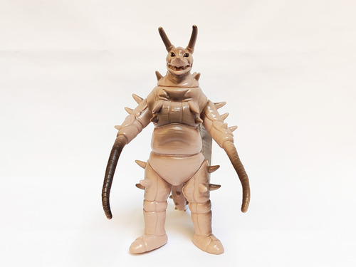 Kaiju Gudon Figura Sofubi  Bandai Hecho En Japón.