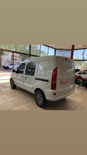 Imagen 9 de 14 de Renault Kangoo 2016 1.6 Furgon Ph3 Confort 5as Lc