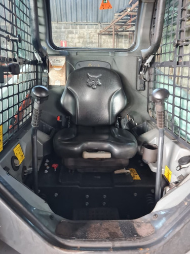 Imagem 8 de 9 de Minicarregadeira Bobcat S450 Ano 2019 1795hs + Ar + Alavanca