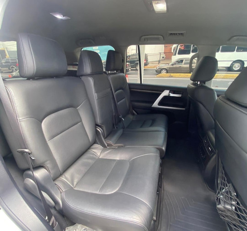Imagen 5 de 8 de Toyota Land Cruiser Vx L200