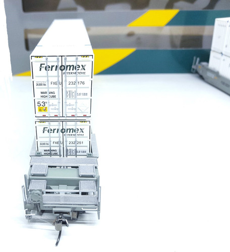 Ferromex Husky-stack Well Car 53', 2 Rapido Y Contenedores