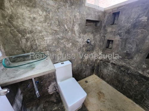 Casa En Venta Remodelada Con Terraza Descubierta Urb Estancia El Retiro San Antonio De Los Altos Fanny Calderon Rentahouse