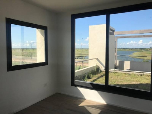 Imagen 8 de 21 de Casa Con Vista Al Lago A Estrenar En Venta. Puertos | Ceibos.