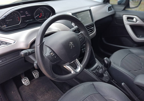 Imagen 11 de 15 de Peugeot 208 1.6 5p Feline 2018