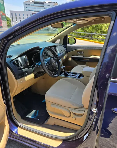 Kia Sedona 3.3 V6 Lx At